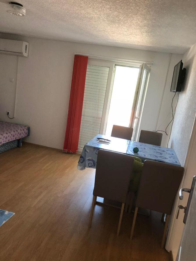 Senita'S Rooms & Apartments Nin Eksteriør billede