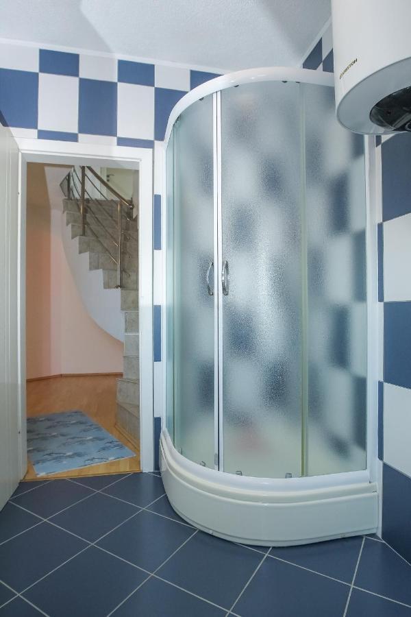 Senita'S Rooms & Apartments Nin Eksteriør billede